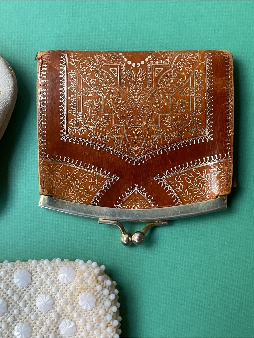 3 Vintage Coin Purses White Brown Leather Italy Gold Fleur-de-lis Hong Kong - Picture 8 of 13